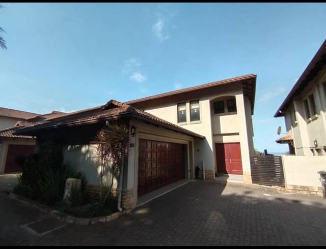 3 BEDROOM TOWNHOUSE FOR SALE IN LA LUCIA